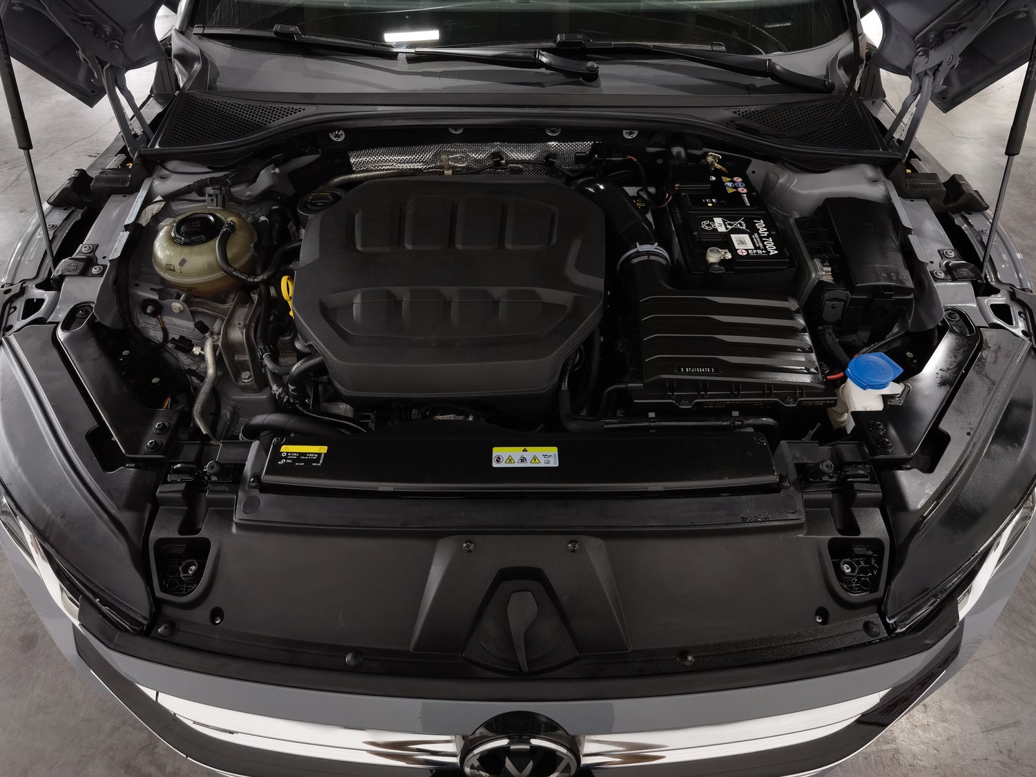 Used Volkswagen CC 2023 2.0 AT