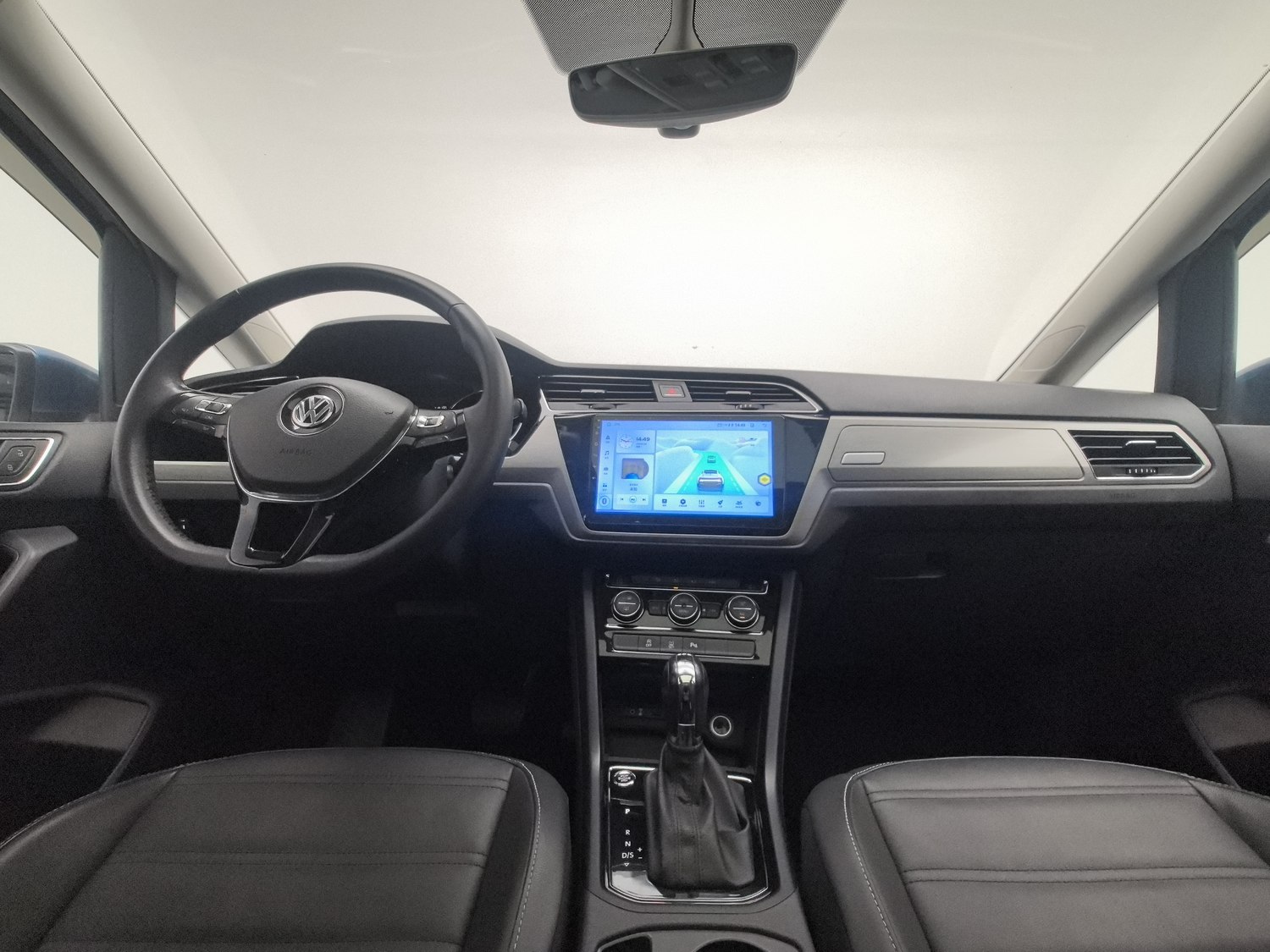 Used Volkswagen Touran 2018 1.4 AT