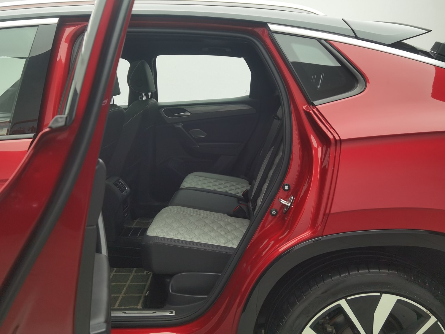 Used Volkswagen Tayron X 2023 2.0 AT