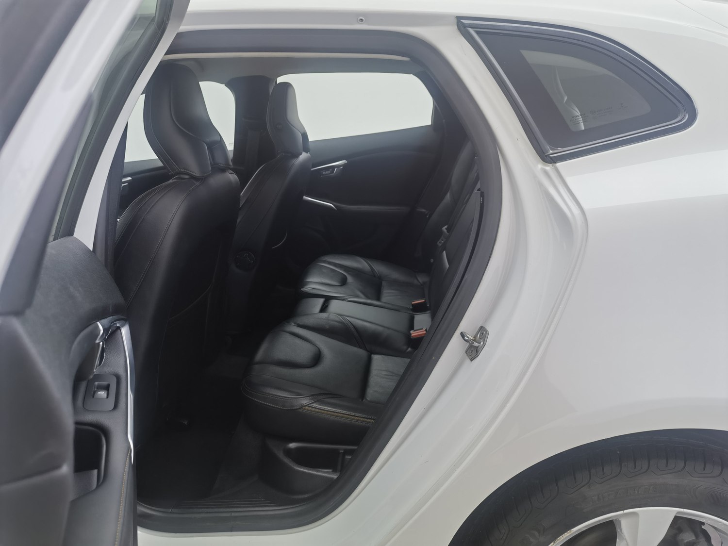 Used Volvo V40 2014 2.0 AT