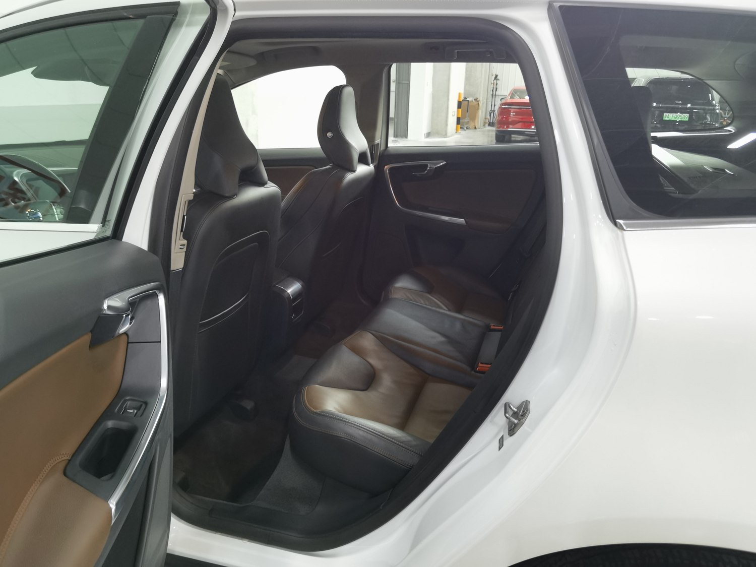 Used Volvo XC60 2015 2.0 AT