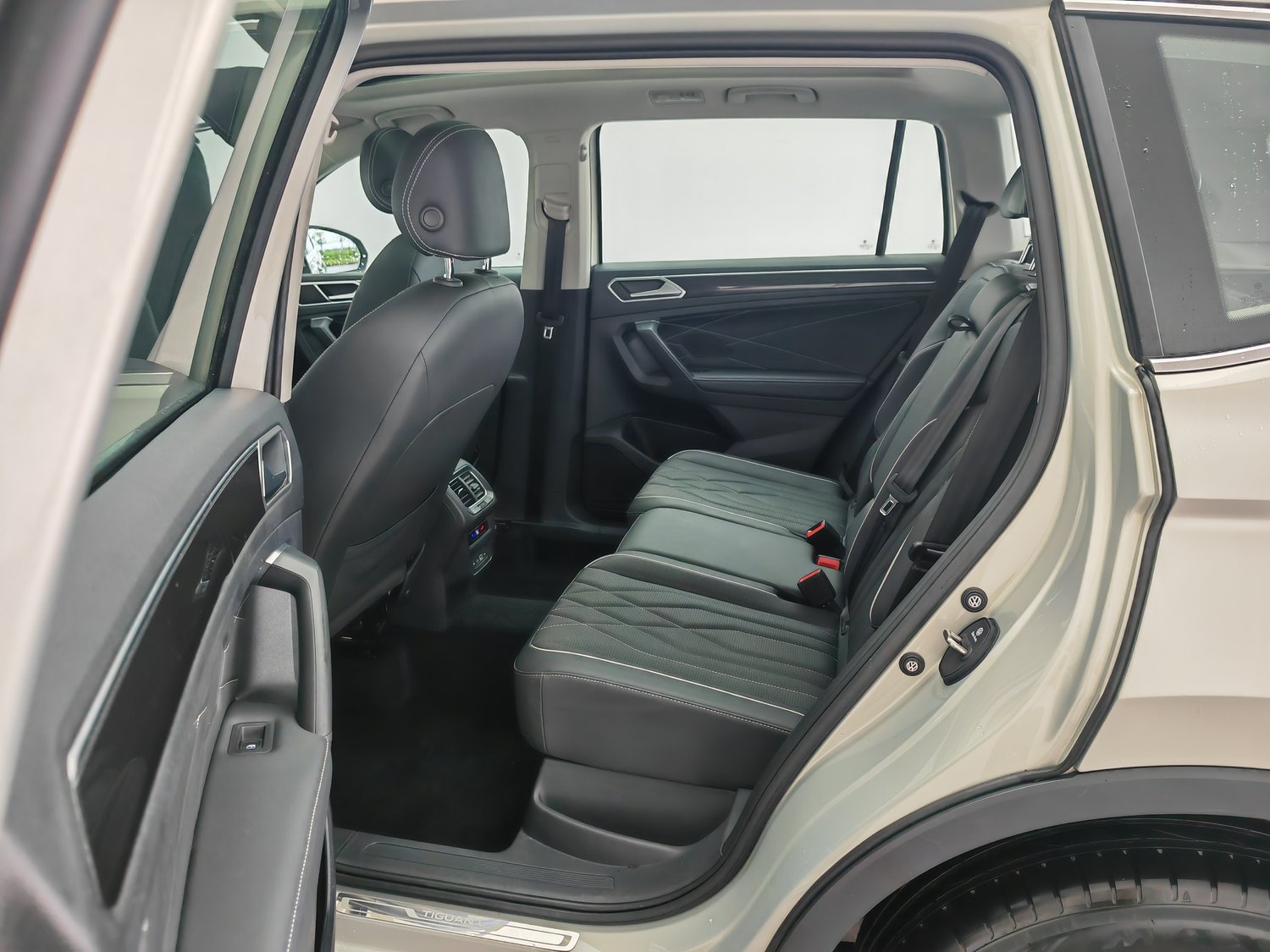 Used Volkswagen Tiguan L 2022 2.0 AT