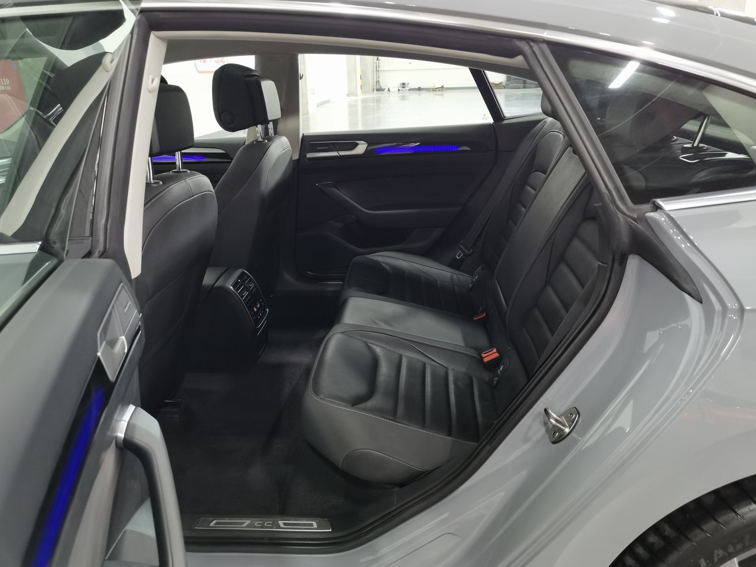 Used Volkswagen CC 2023 2.0 AT