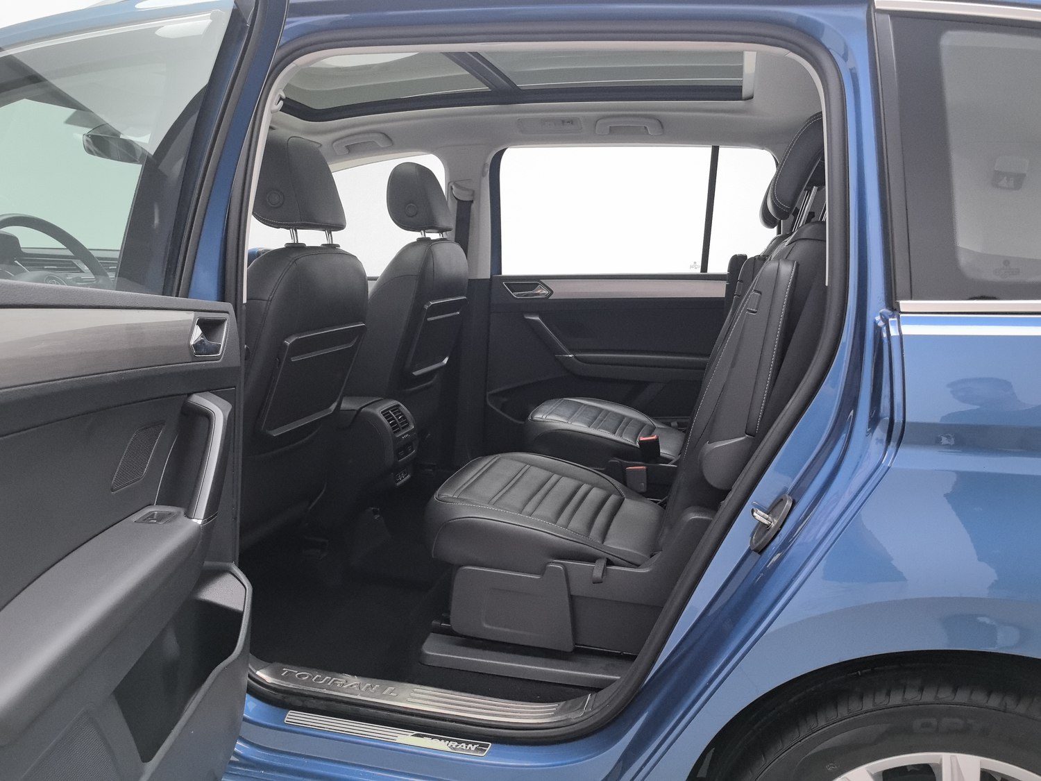 Used Volkswagen Touran 2018 1.4 AT