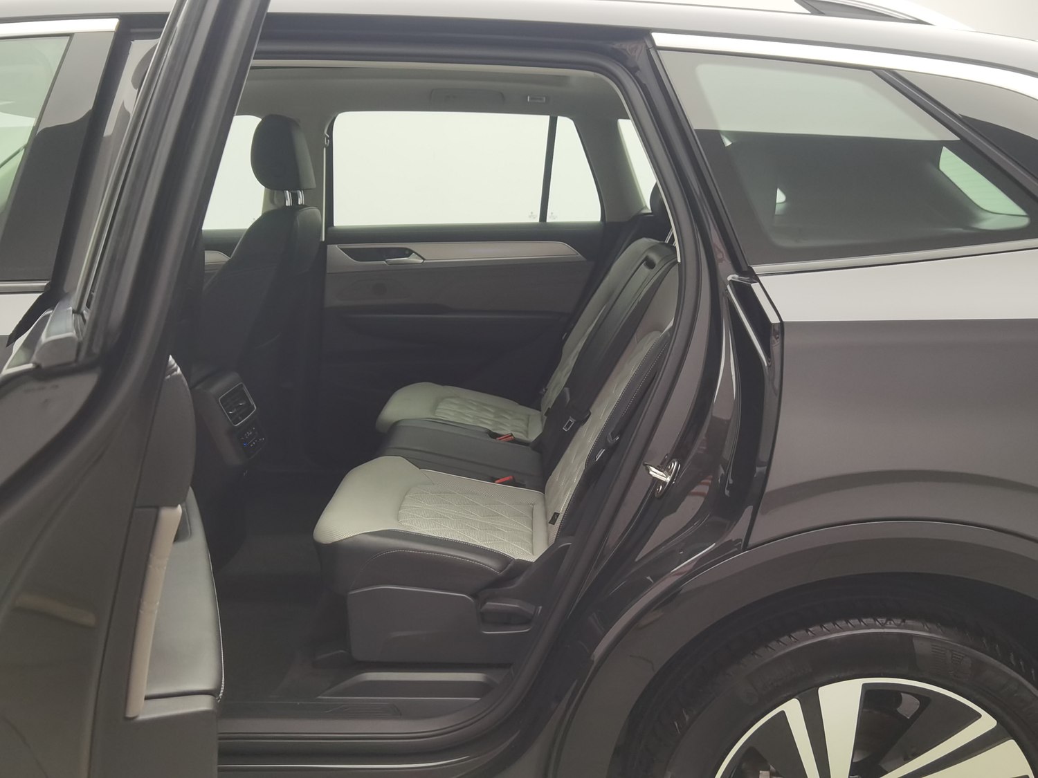Used Volkswagen Tavendor 2023 2.0 AT