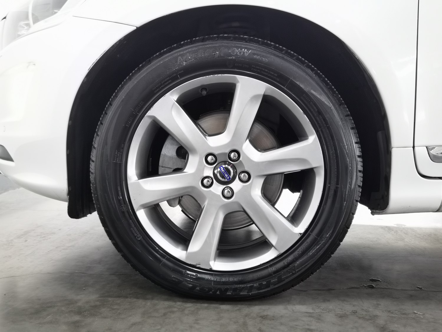 Used Volvo XC60 2015 2.0 AT