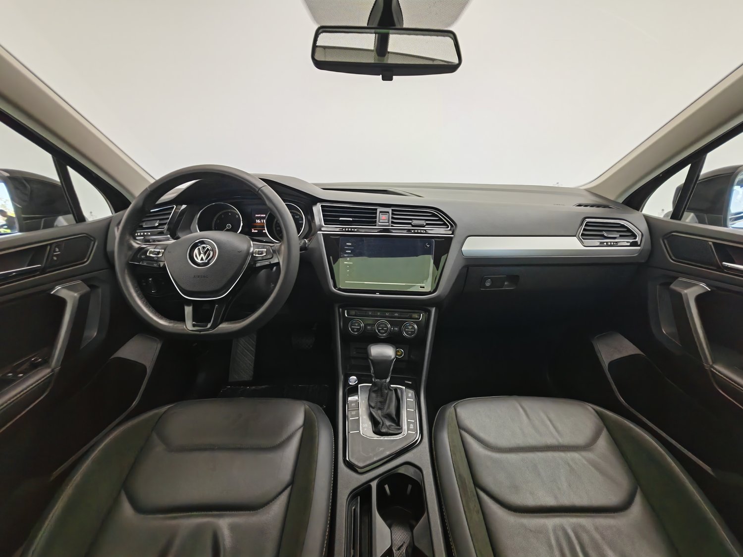 Used Volkswagen Tiguan L 2020 2.0 AT