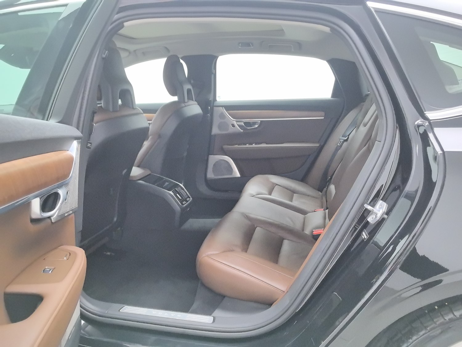 Used Volvo S90 2018 2.0 AT