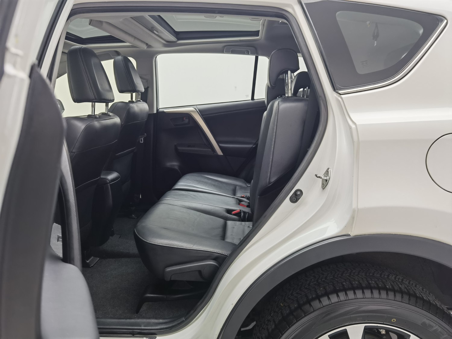 Used Toyota RAV4 2015 2.5 AT