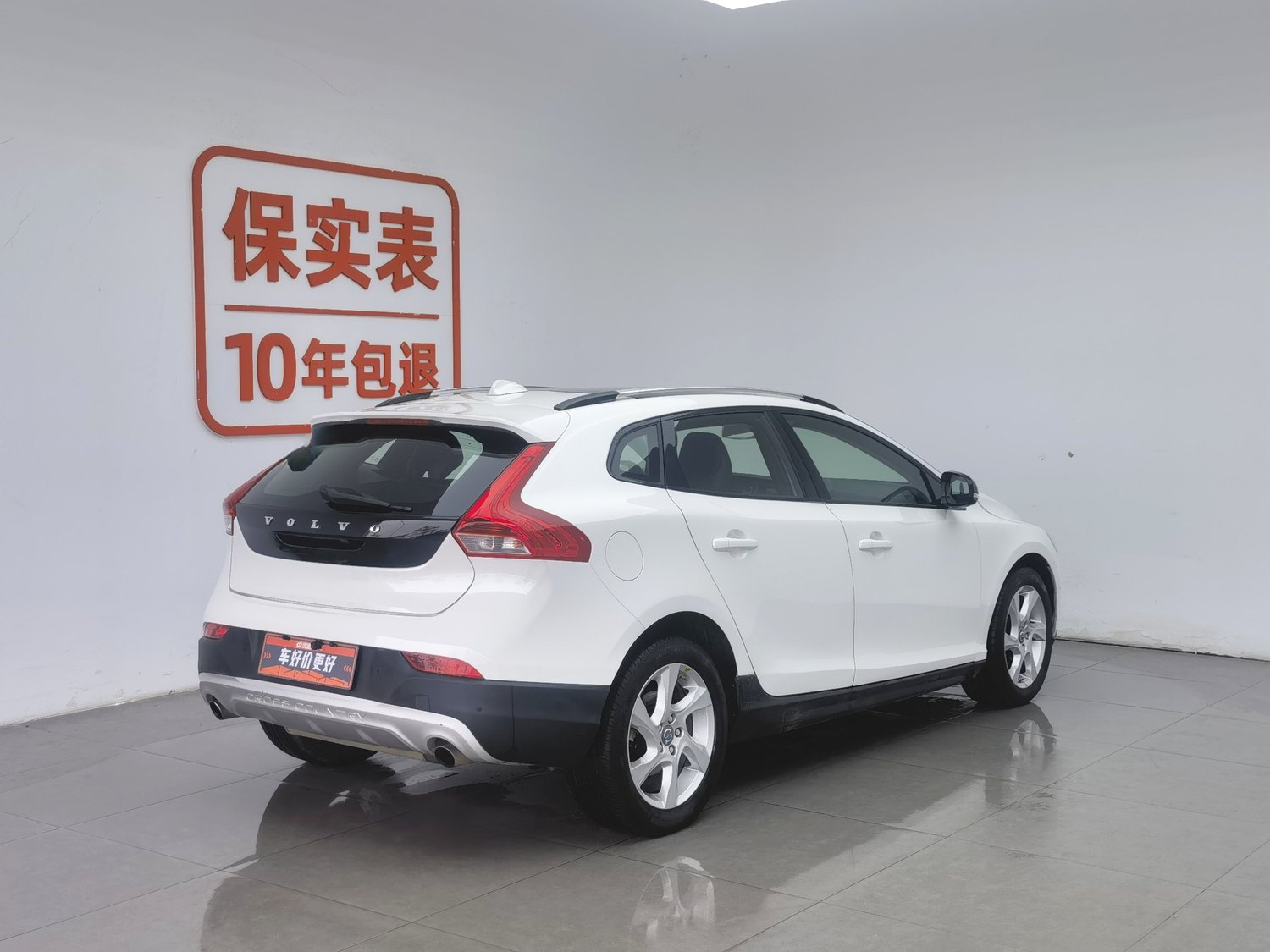Used Volvo V40 2014 2.0 AT