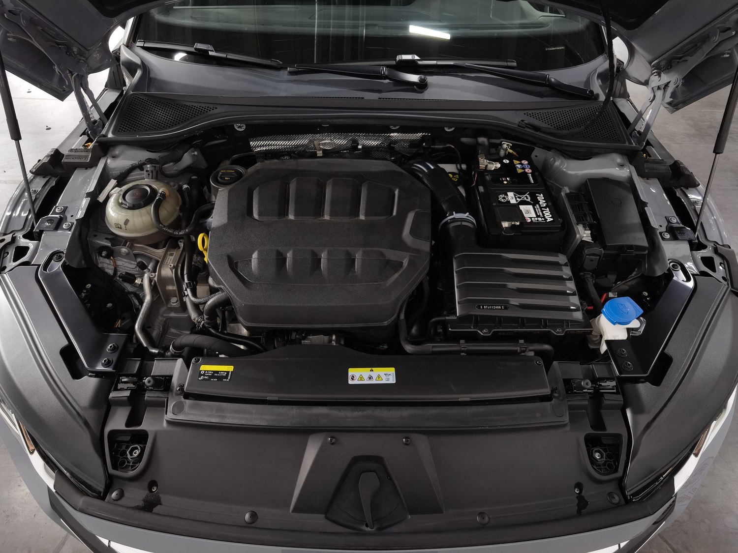Used Volkswagen CC 2024 2.0 AT