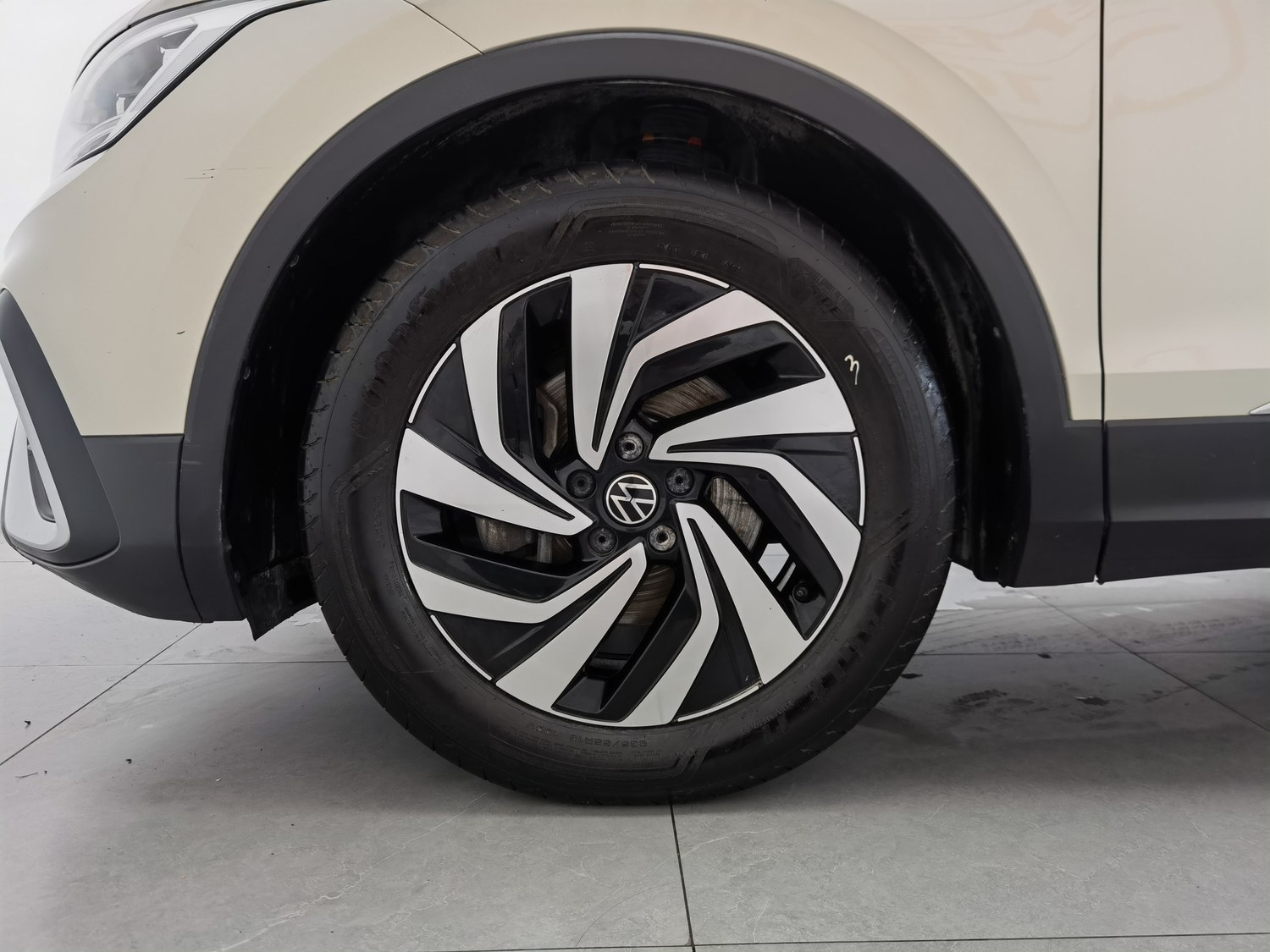 Used Volkswagen Tiguan L 2023 2.0 AT