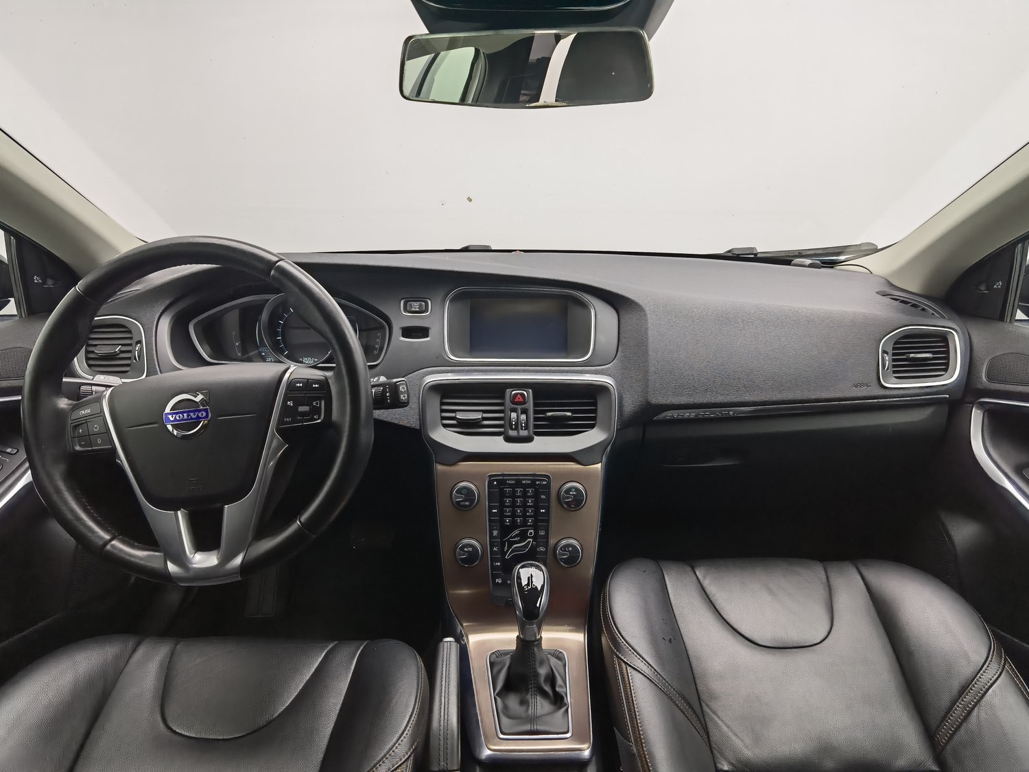 Used Volvo V40 2014 2.0 AT