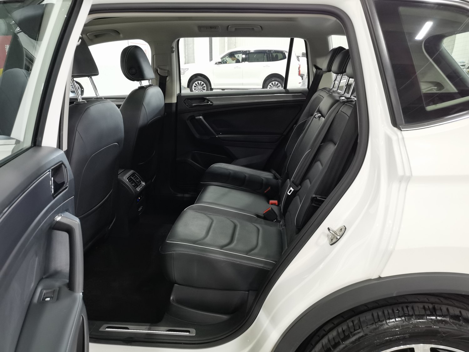 Used Volkswagen Tiguan L 2021 2.0 AT