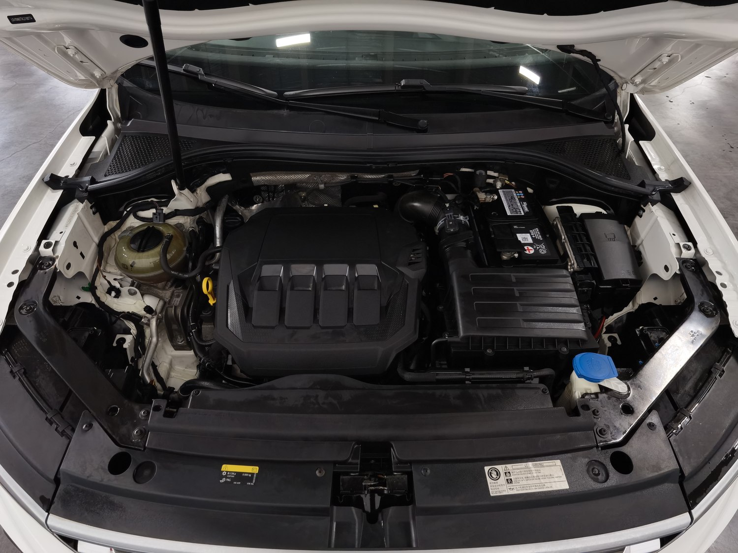 Used Volkswagen Tiguan L 2021 2.0 AT