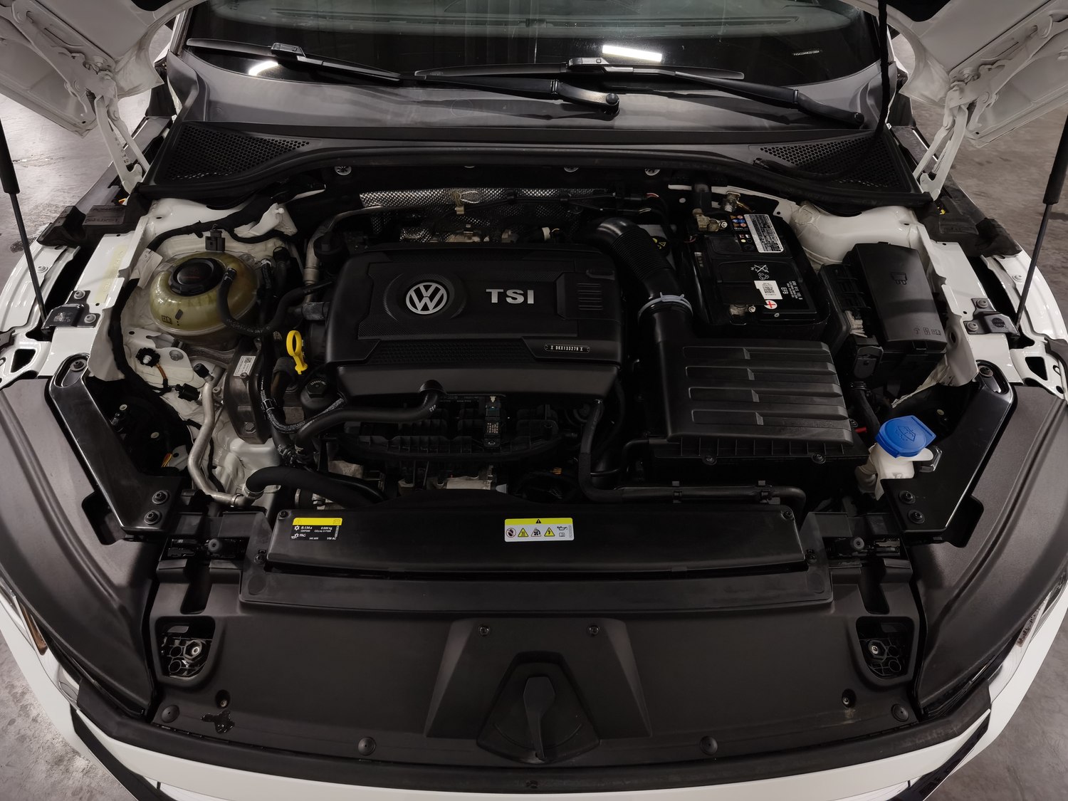 Used Volkswagen CC 2023 2.0 AT