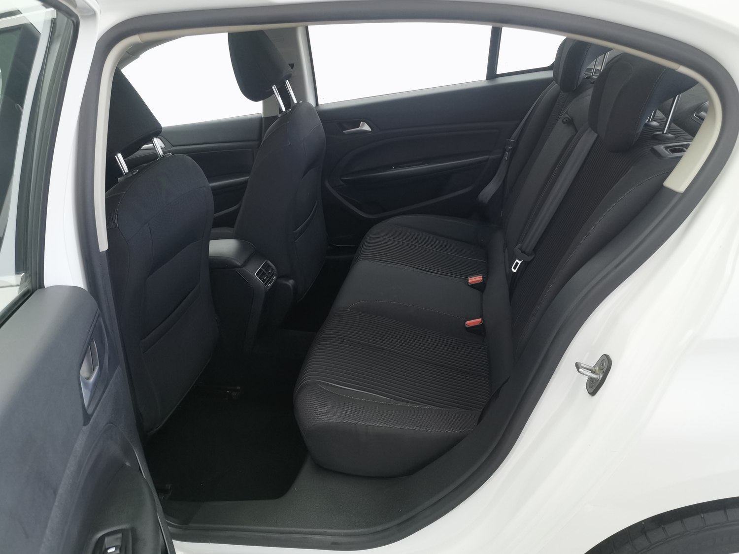 Used Peugeot 408 2015 1.2 AT