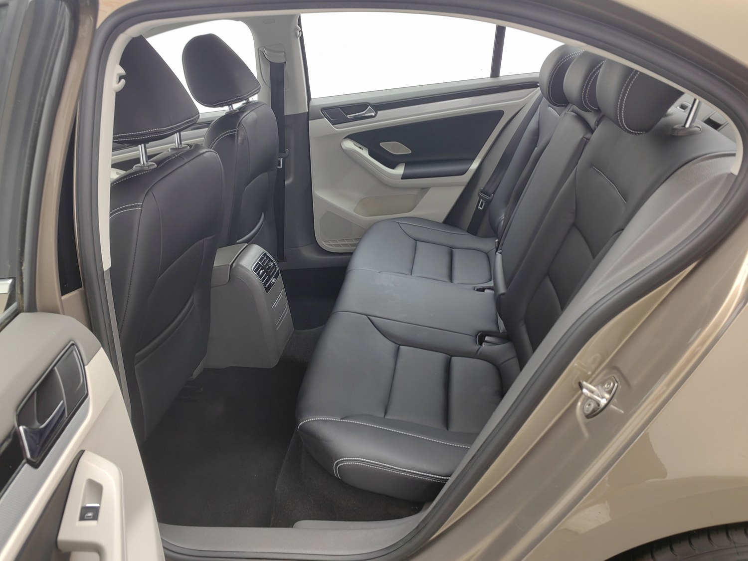 Used Volkswagen Sagitar 2015 1.6 AT