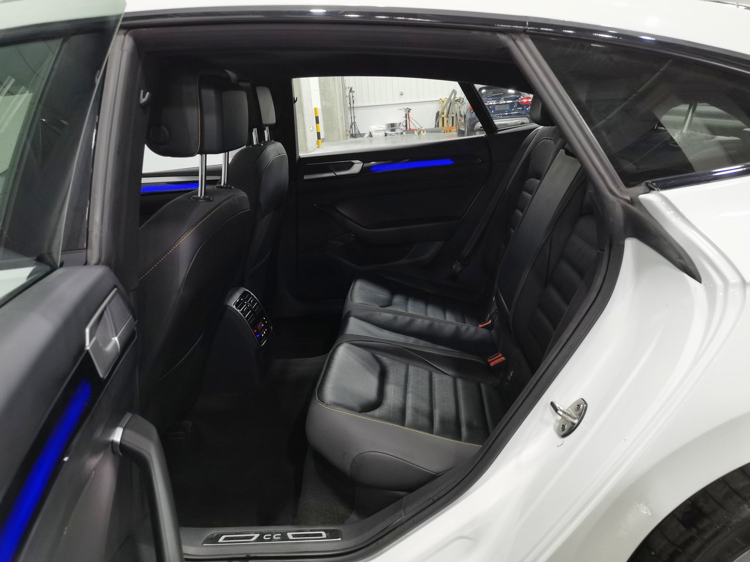 Used Volkswagen CC 2023 2.0 AT
