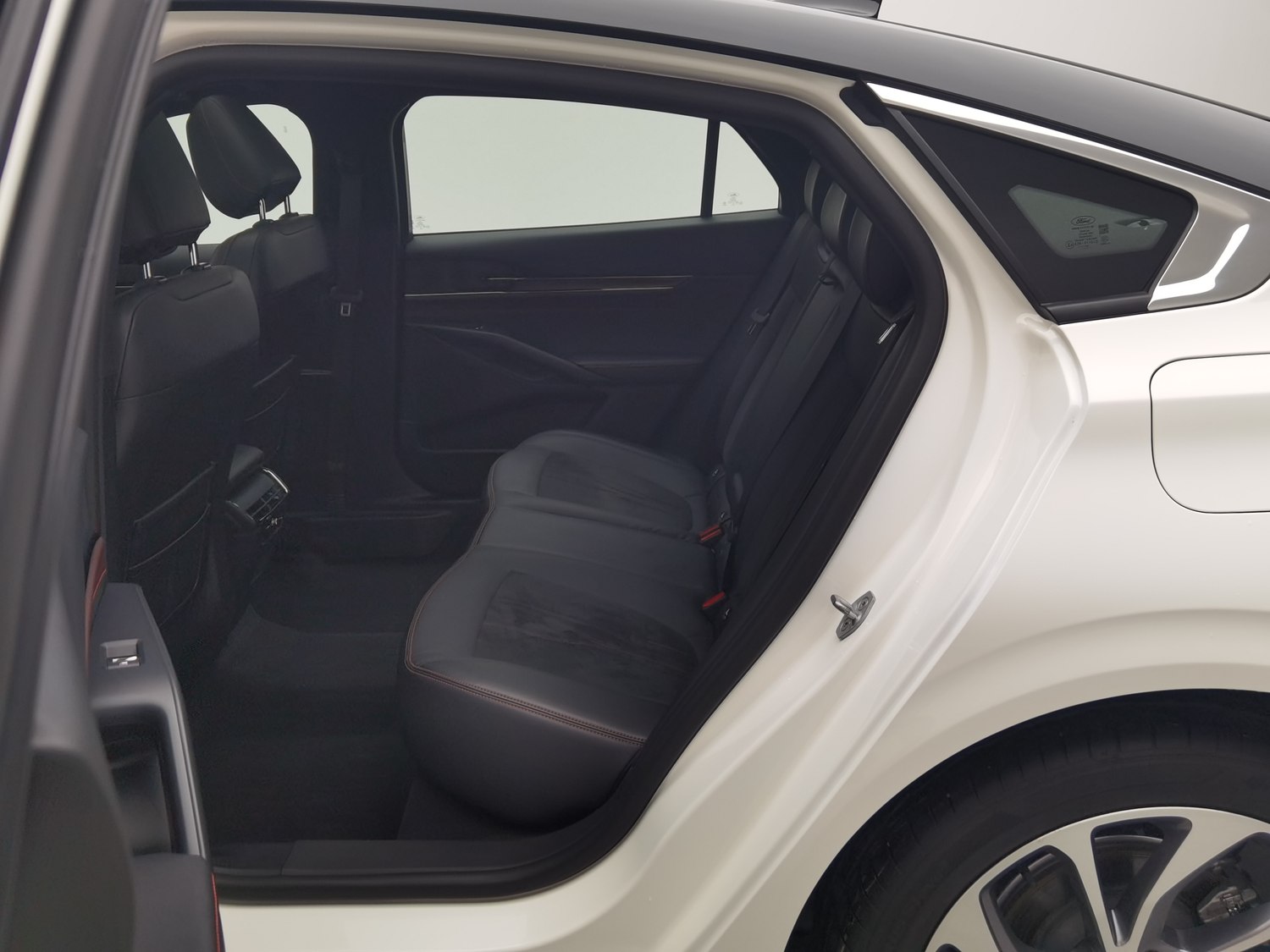 Used Ford Mondeo 2022 2.0 AT