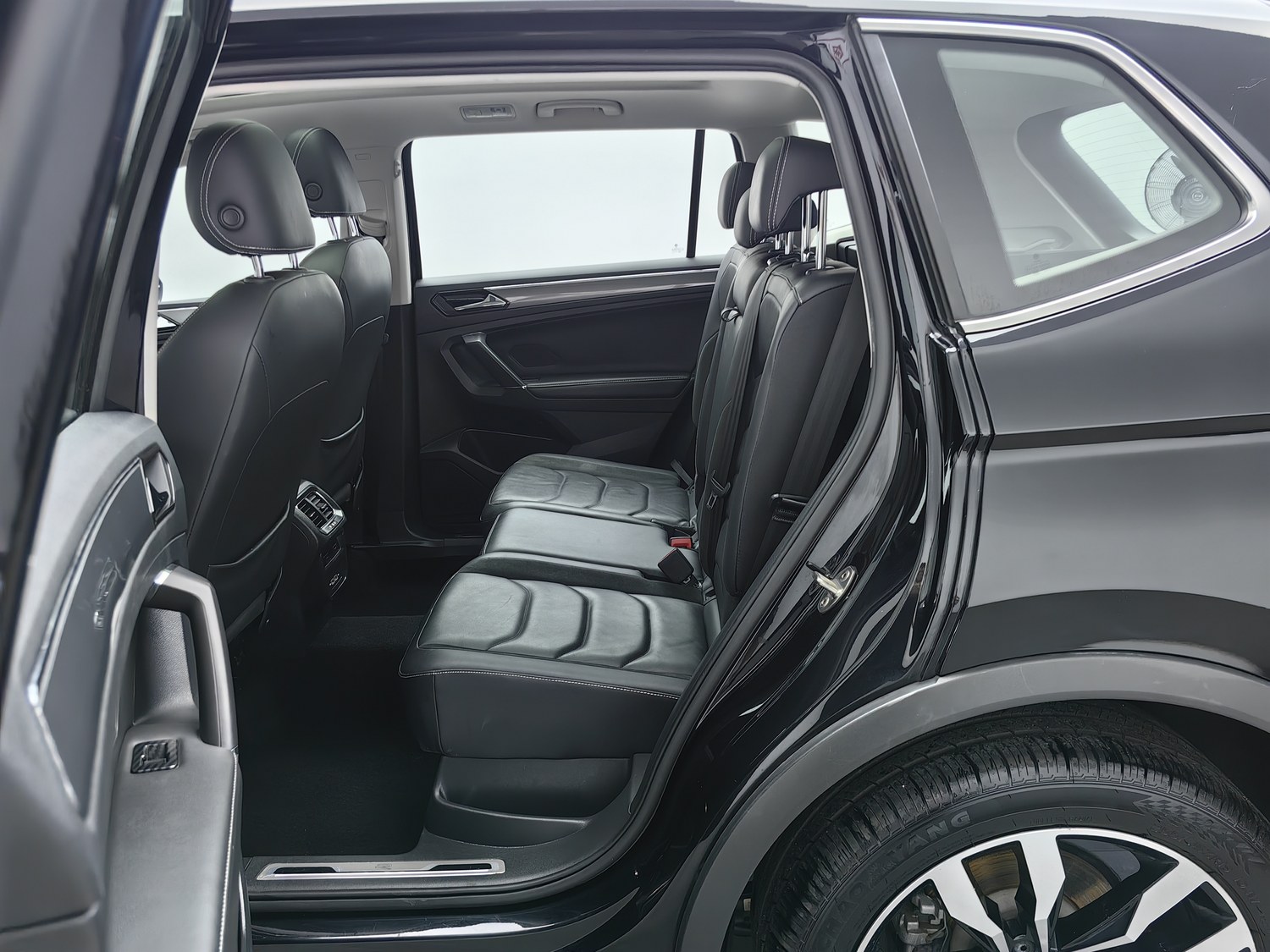 Used Volkswagen Tiguan L 2021 2.0 AT
