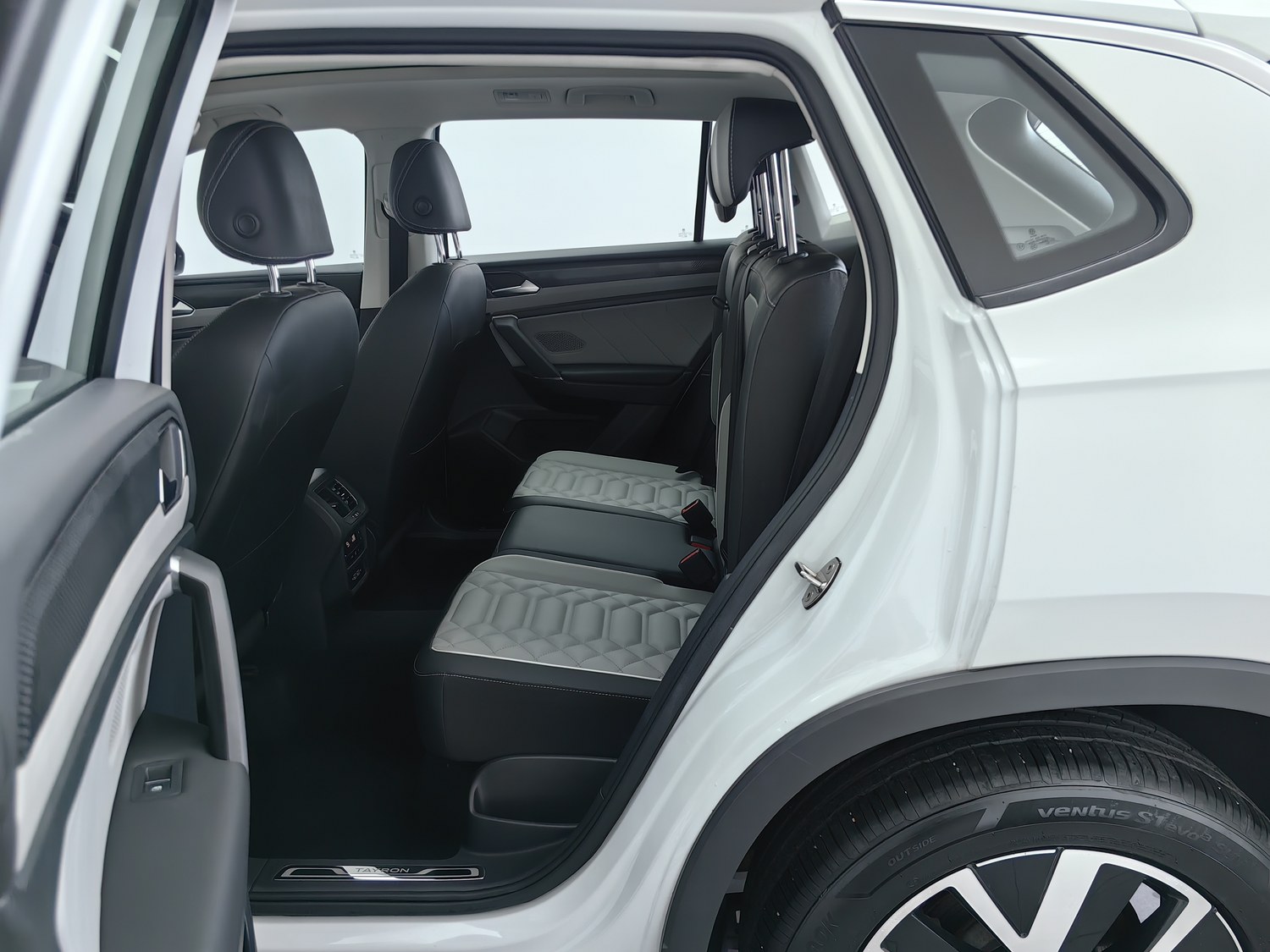 Used Volkswagen Tayron 2023 1.4 AT
