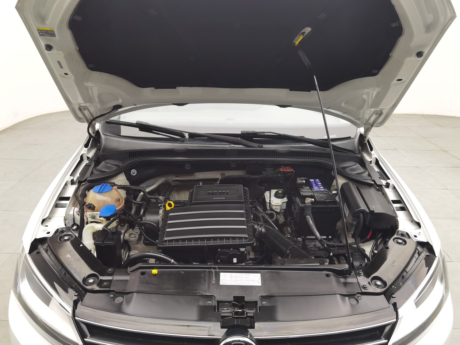 Used Volkswagen Sagitar 2015 1.6 MT