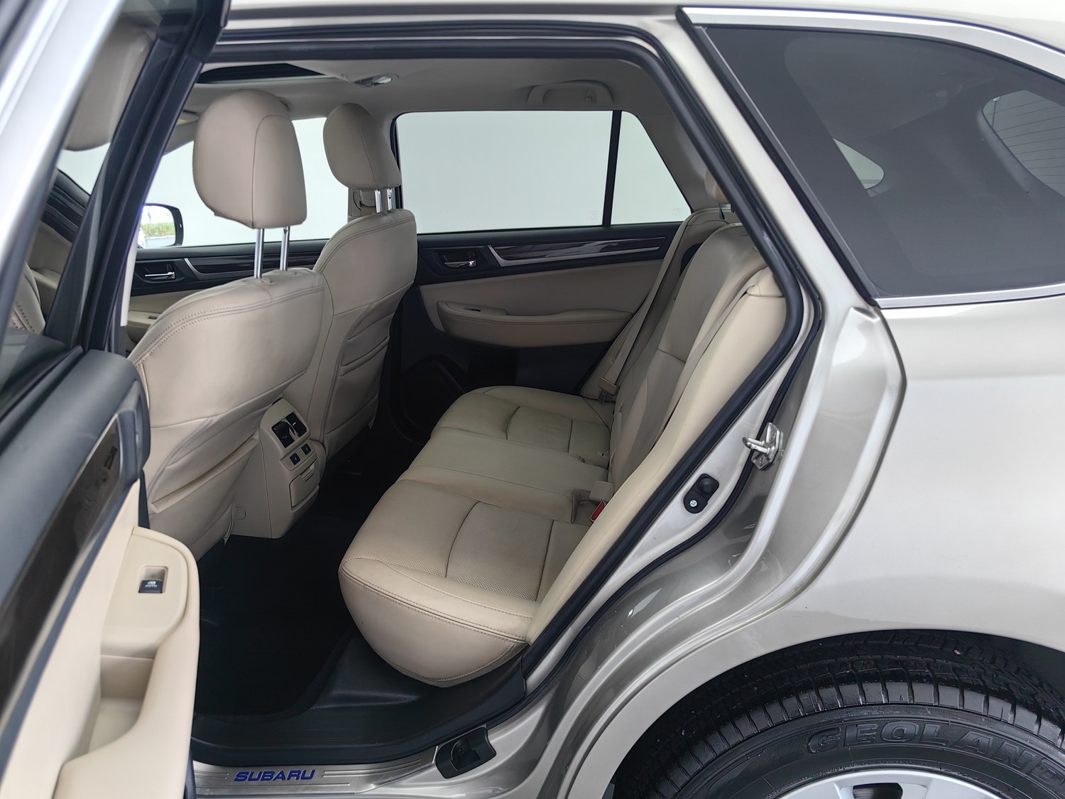 Used Subaru Outback 2015 2.5 AT