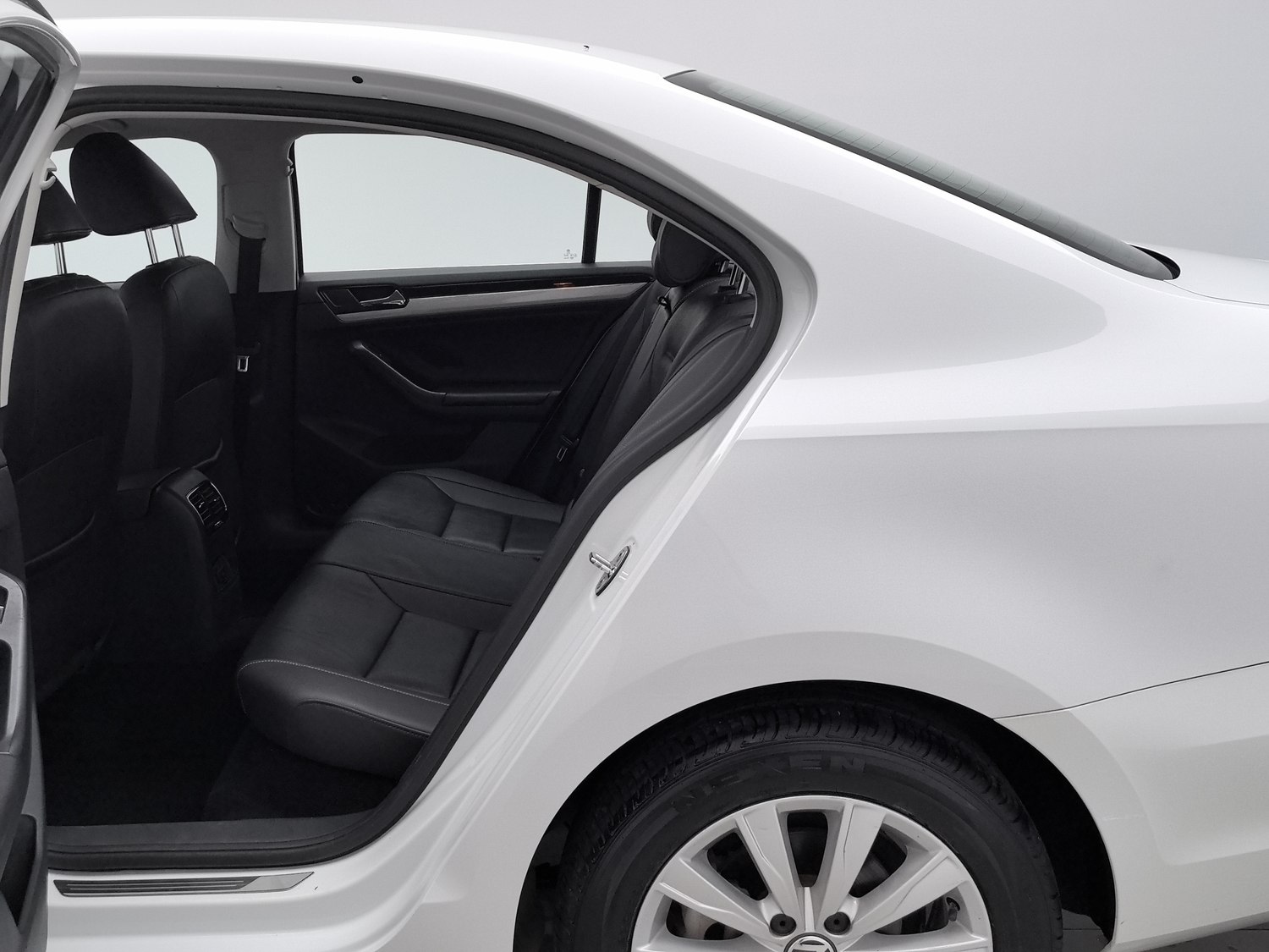 Used Volkswagen Sagitar 2015 1.6 MT