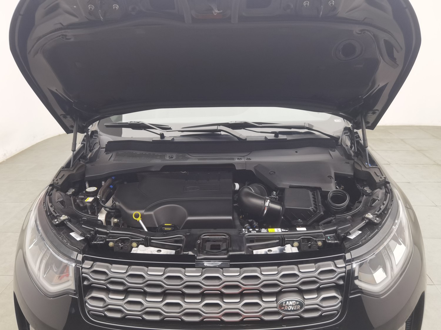 Used Land Rover Discovery 2023 2.0 AT