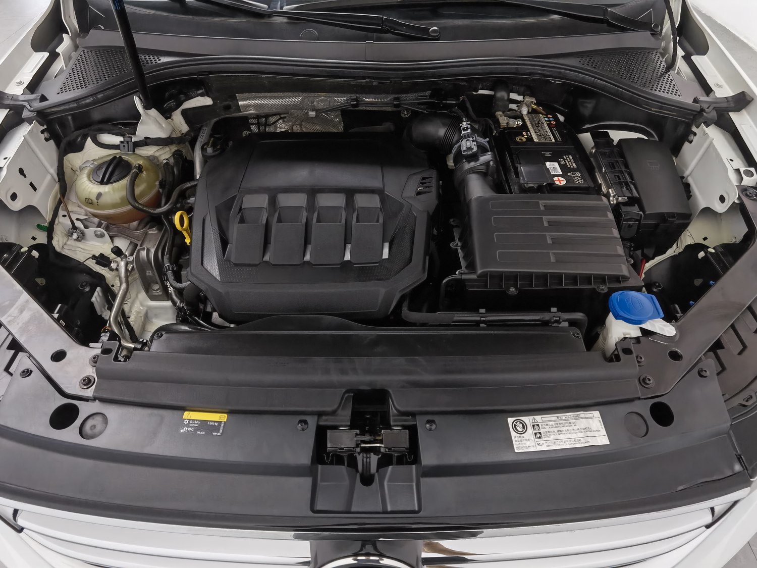 Used Volkswagen Tiguan L 2023 2.0 AT