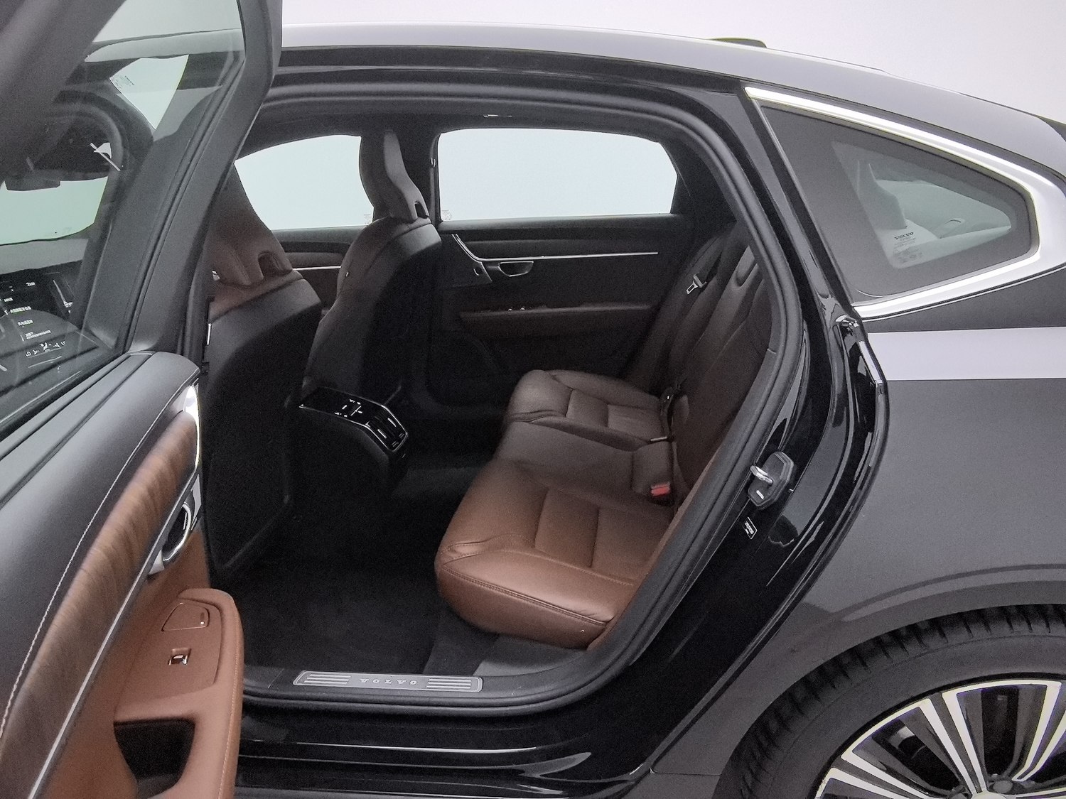 Used Volvo S90 2021 2.0 AT
