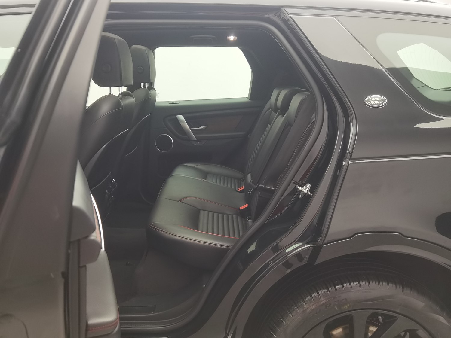 Used Land Rover Discovery 2023 2.0 AT