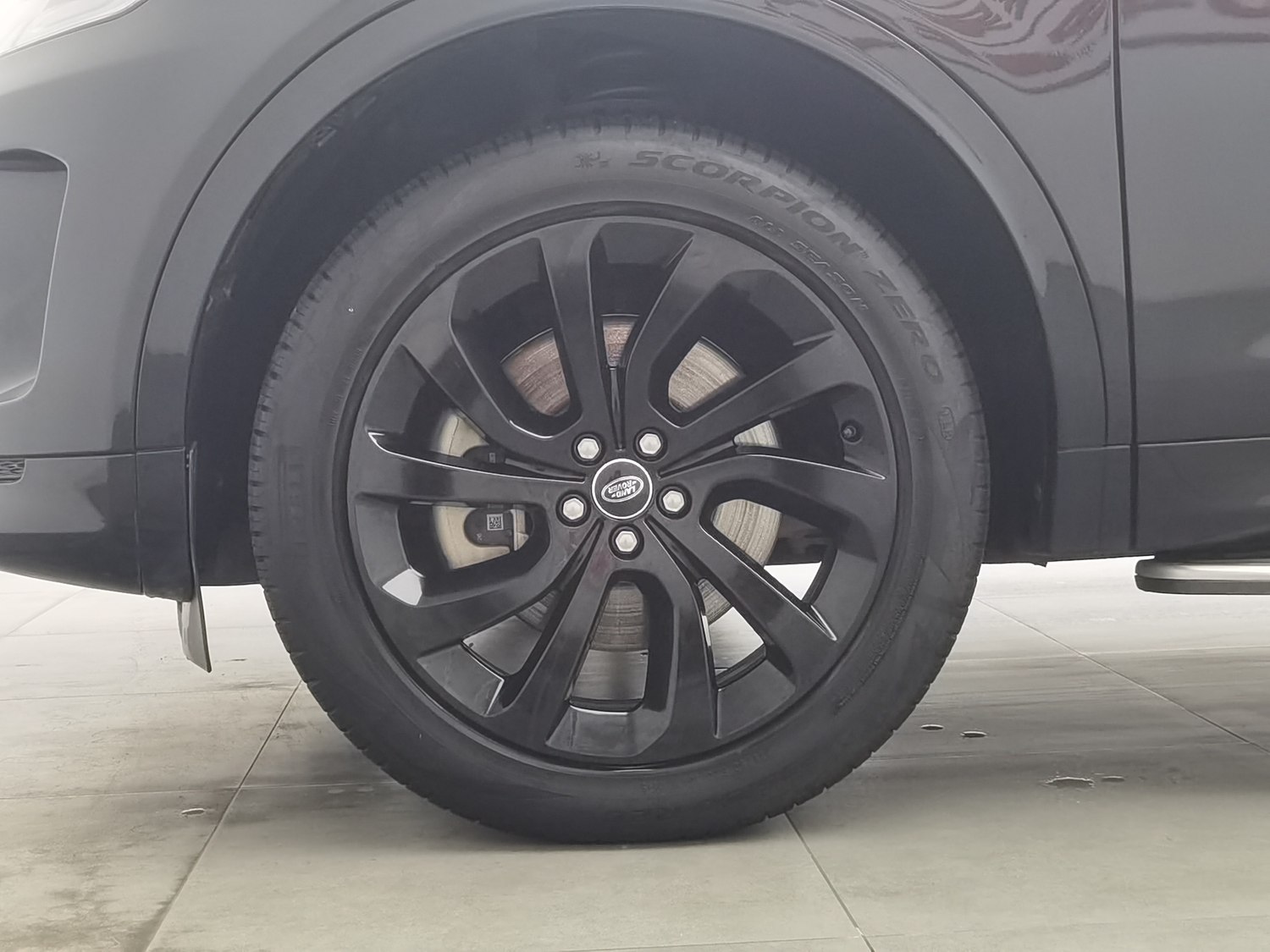 Used Land Rover Discovery 2023 2.0 AT