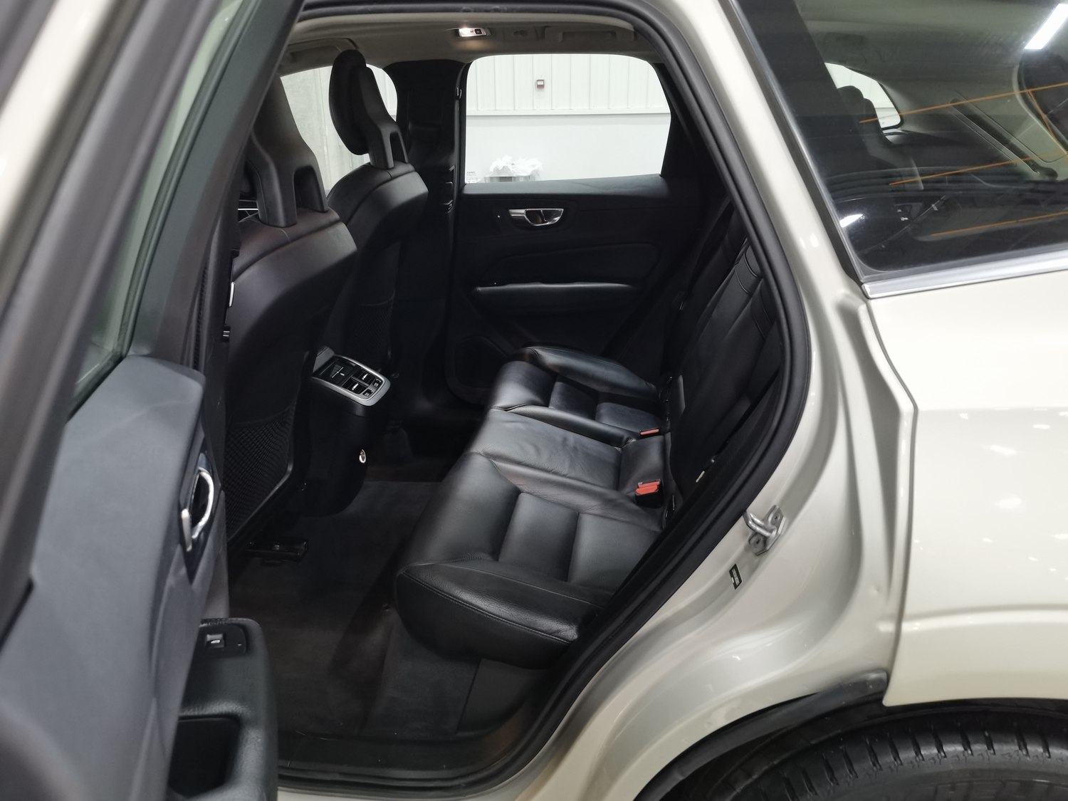 Used Volvo XC60 2018 2.0 AT