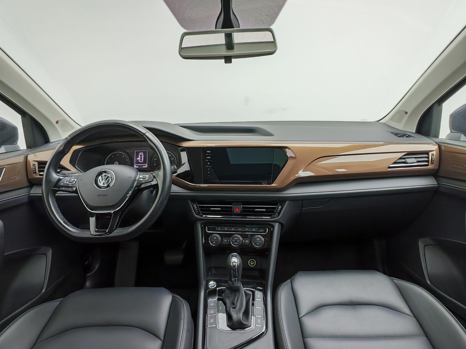 Used Volkswagen Tharu 2020 1.4 AT