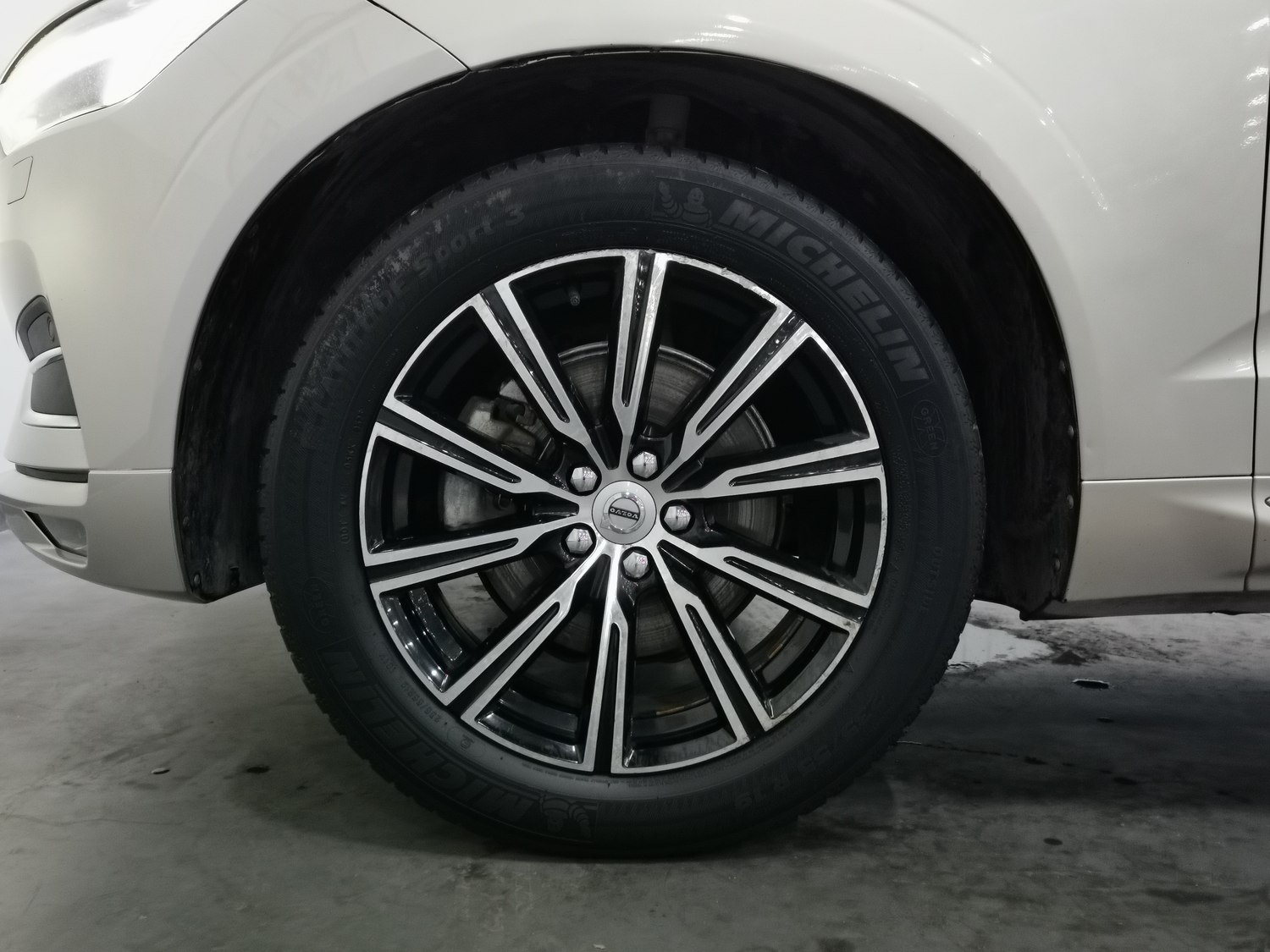 Used Volvo XC60 2018 2.0 AT