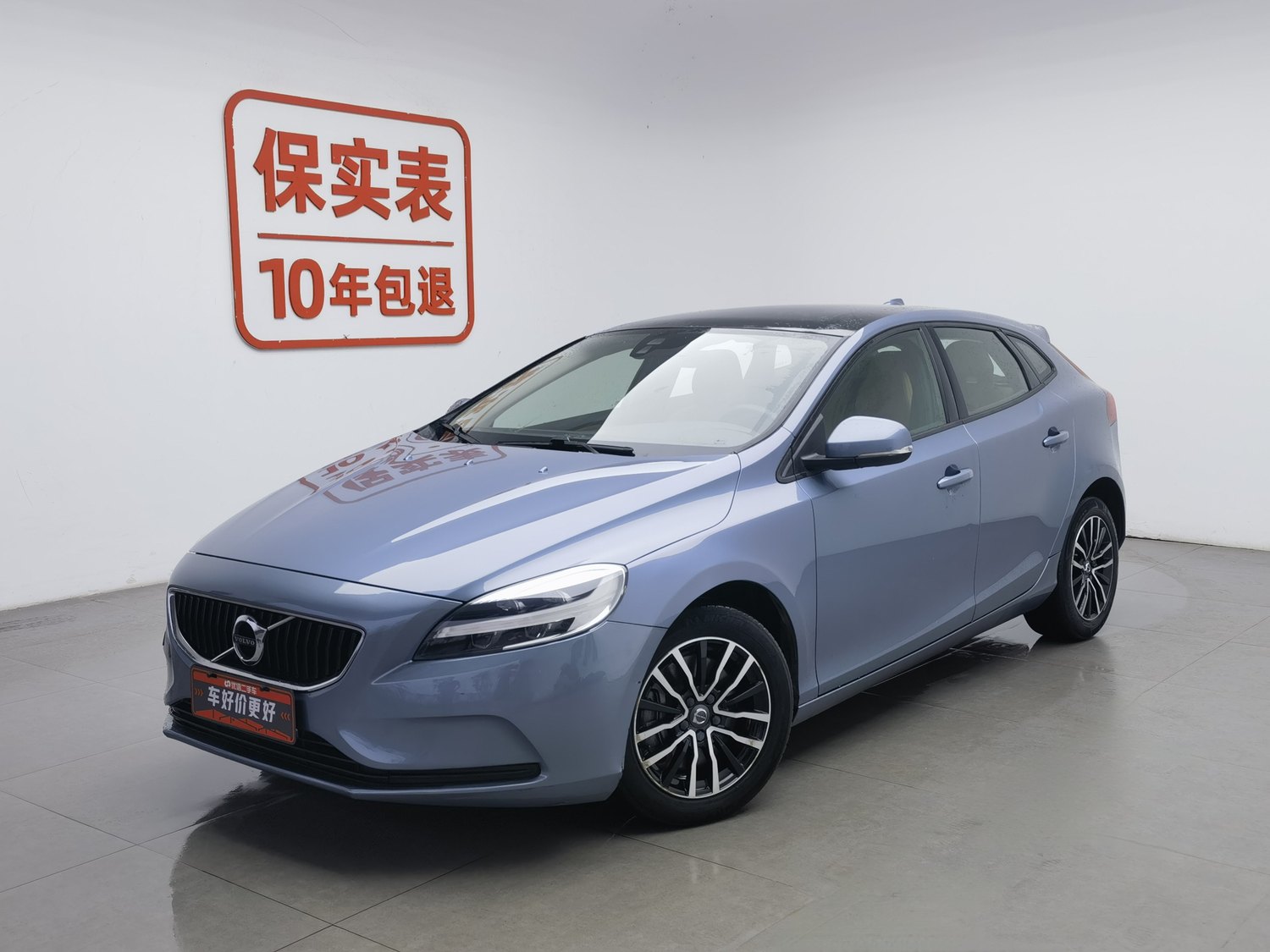 Used Volvo V40 2017 1.5 AT