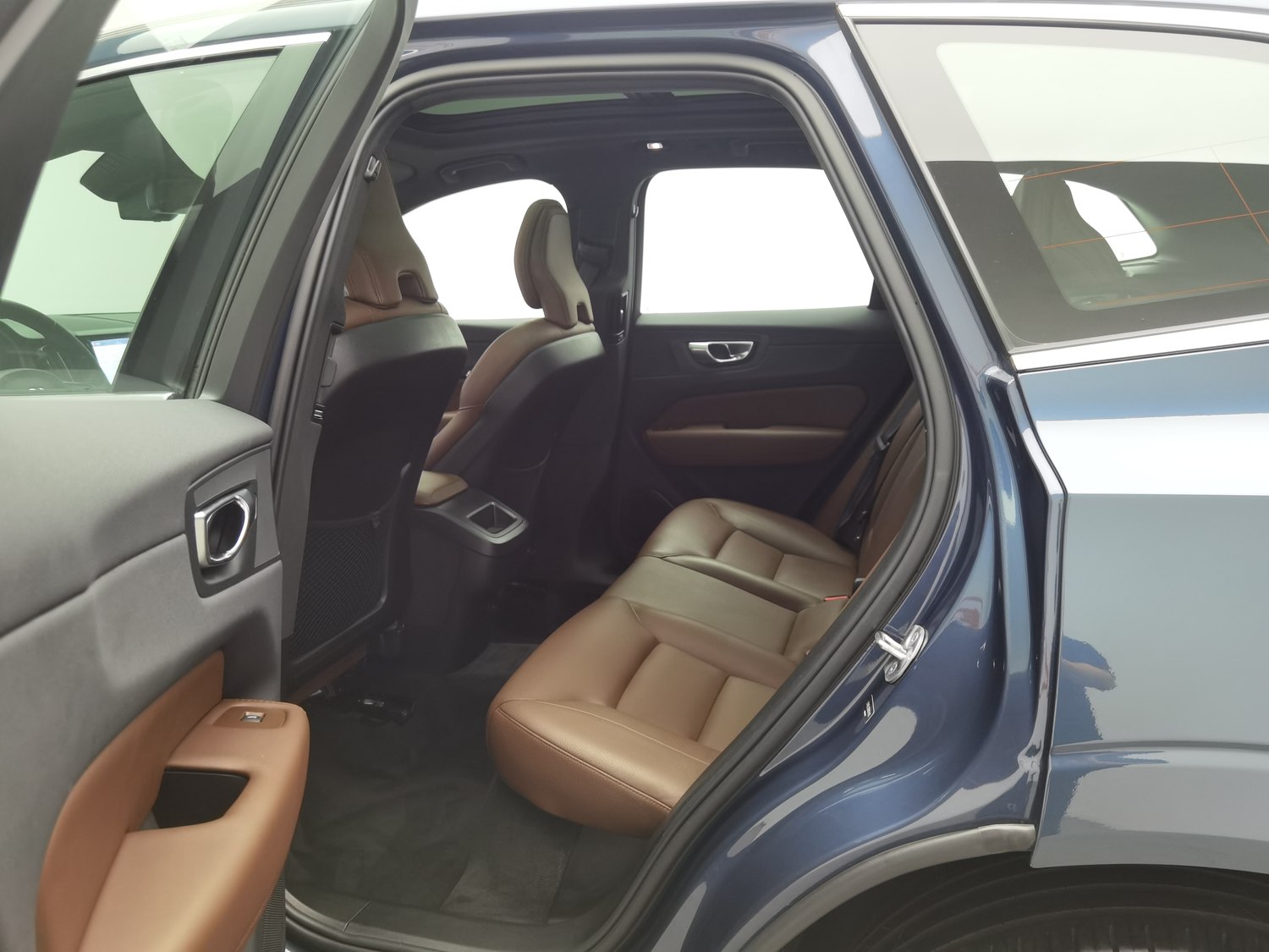 Used Volvo XC60 2024 2.0 AT