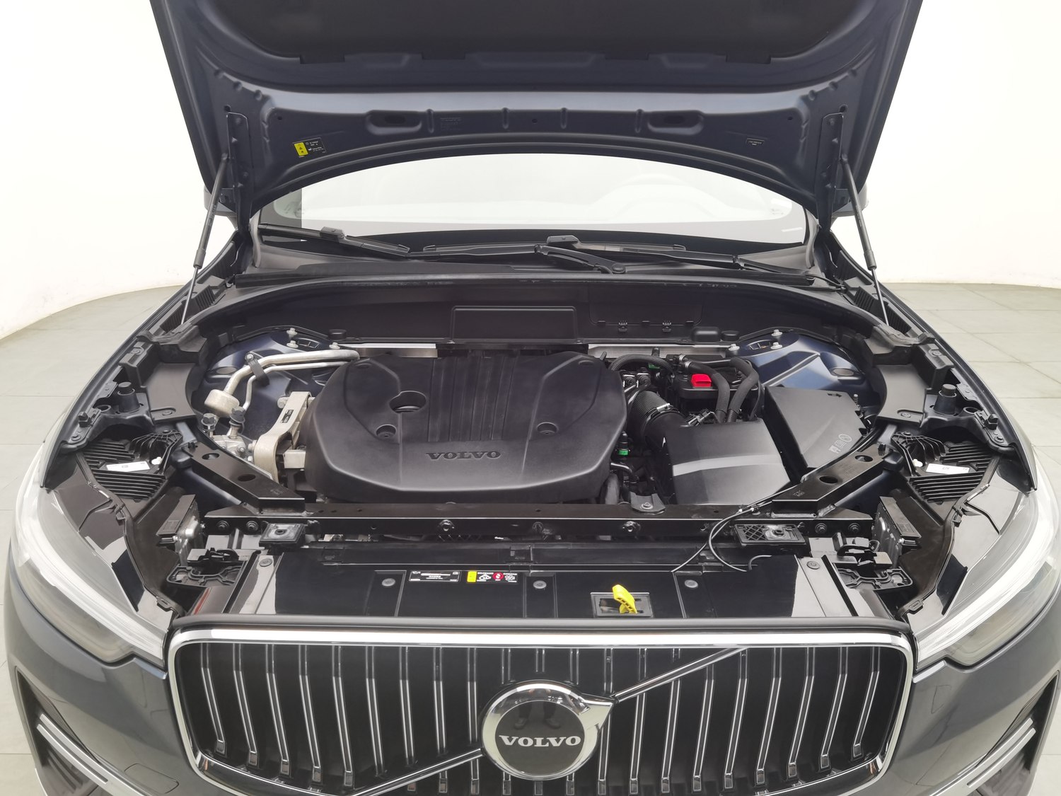 Used Volvo XC60 2024 2.0 AT