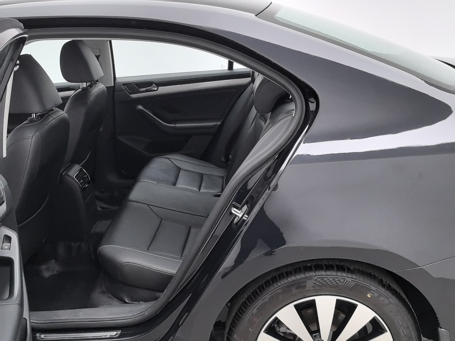 Used Volkswagen Sagitar 2017 1.6 MT