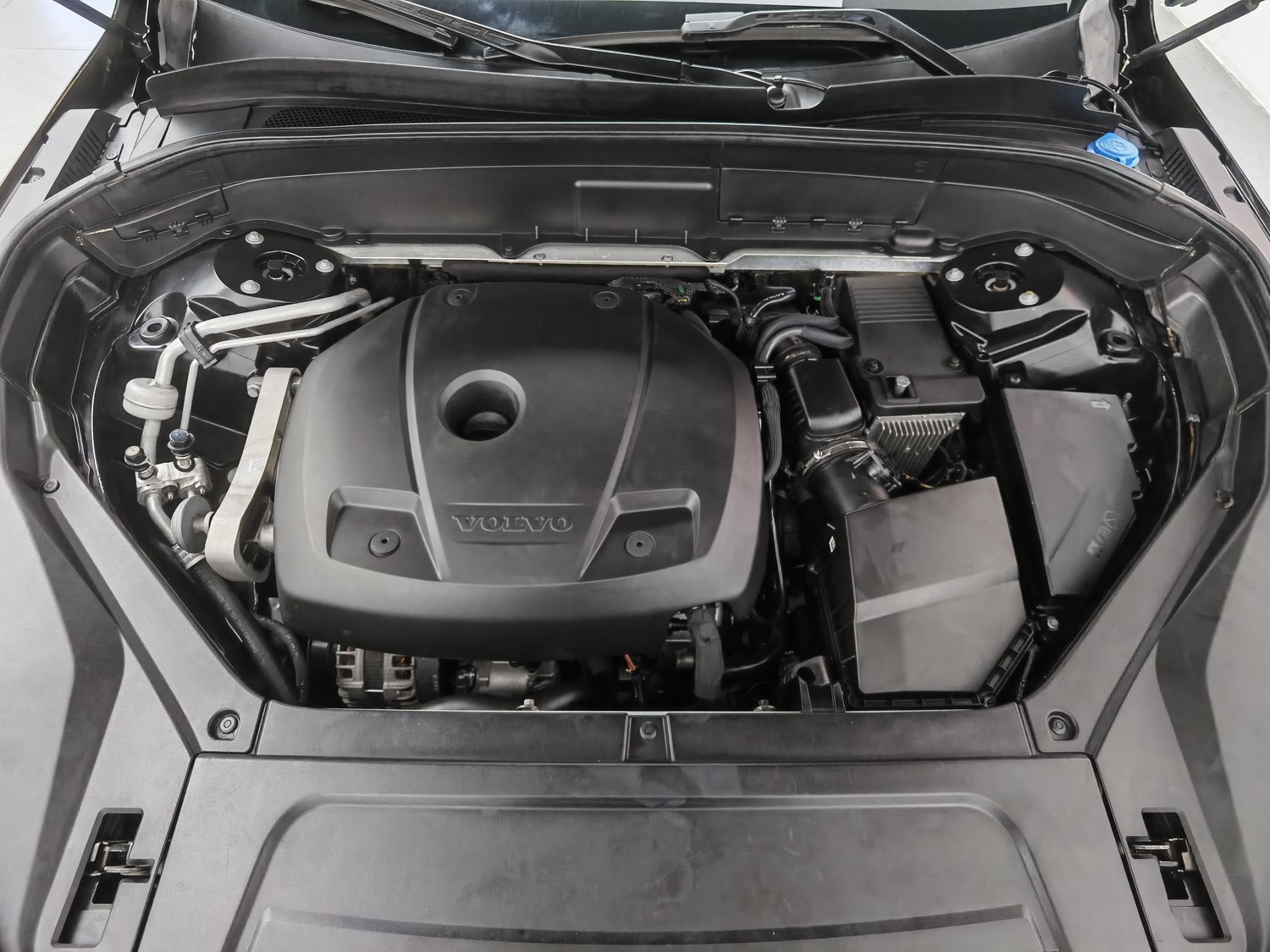 Used Volvo XC90 2017 2.0 AT