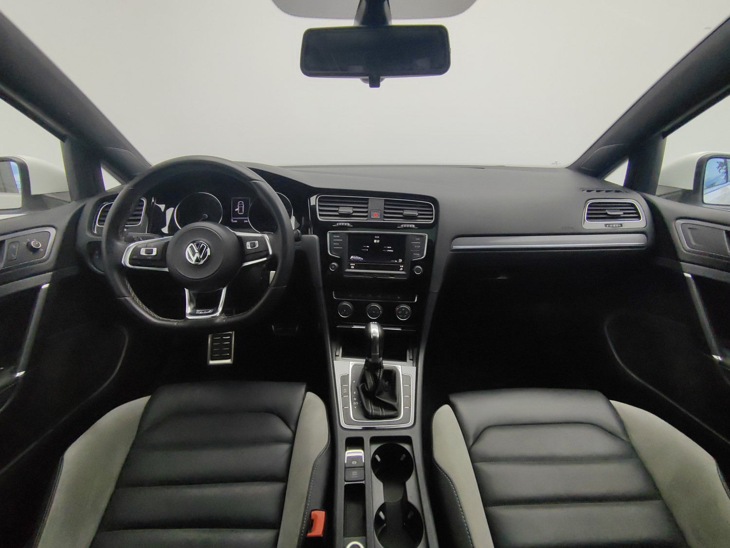 Used Volkswagen Golf 2017 1.4 AT
