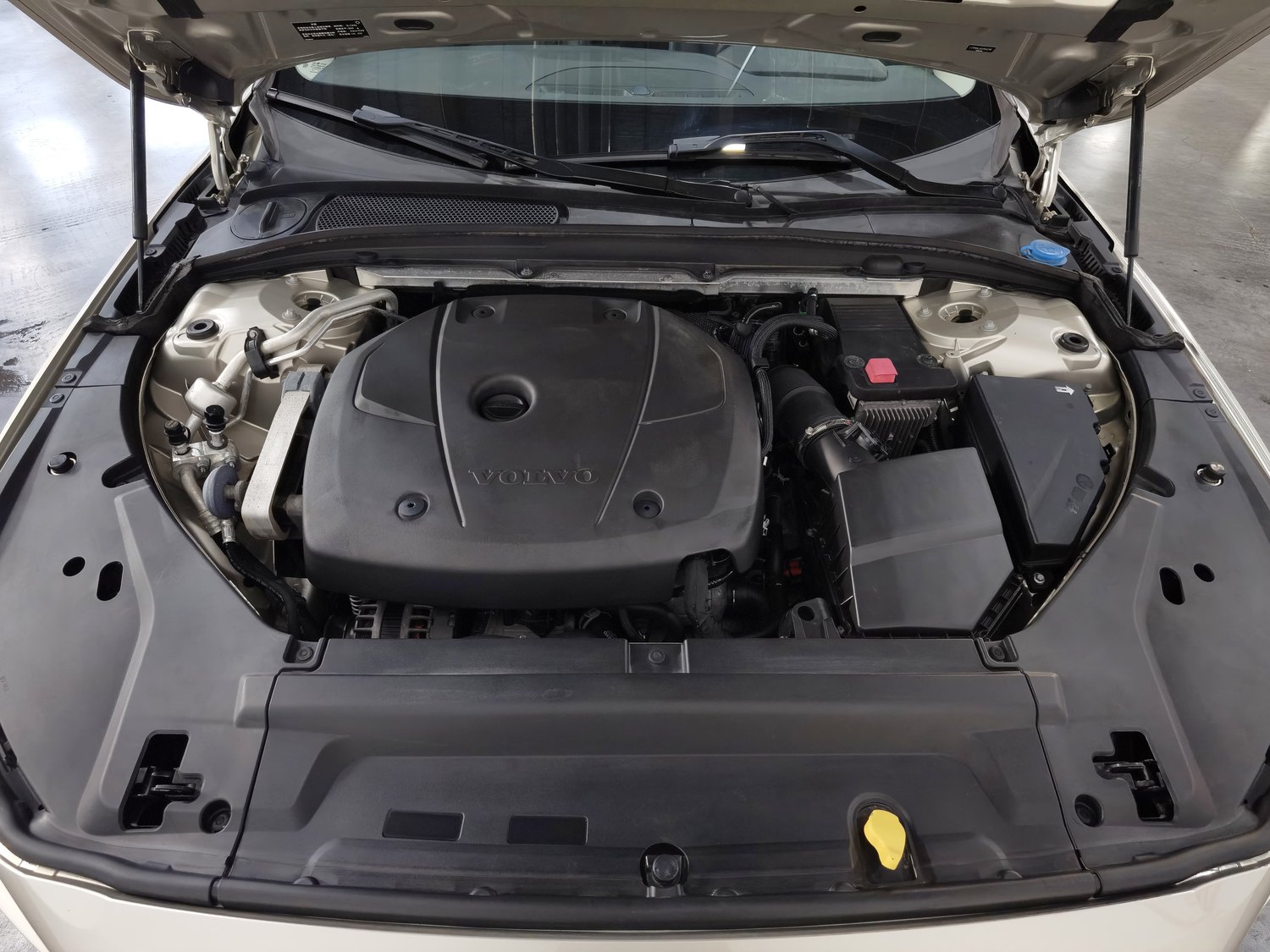 Used Volvo S90 2018 2.0 AT