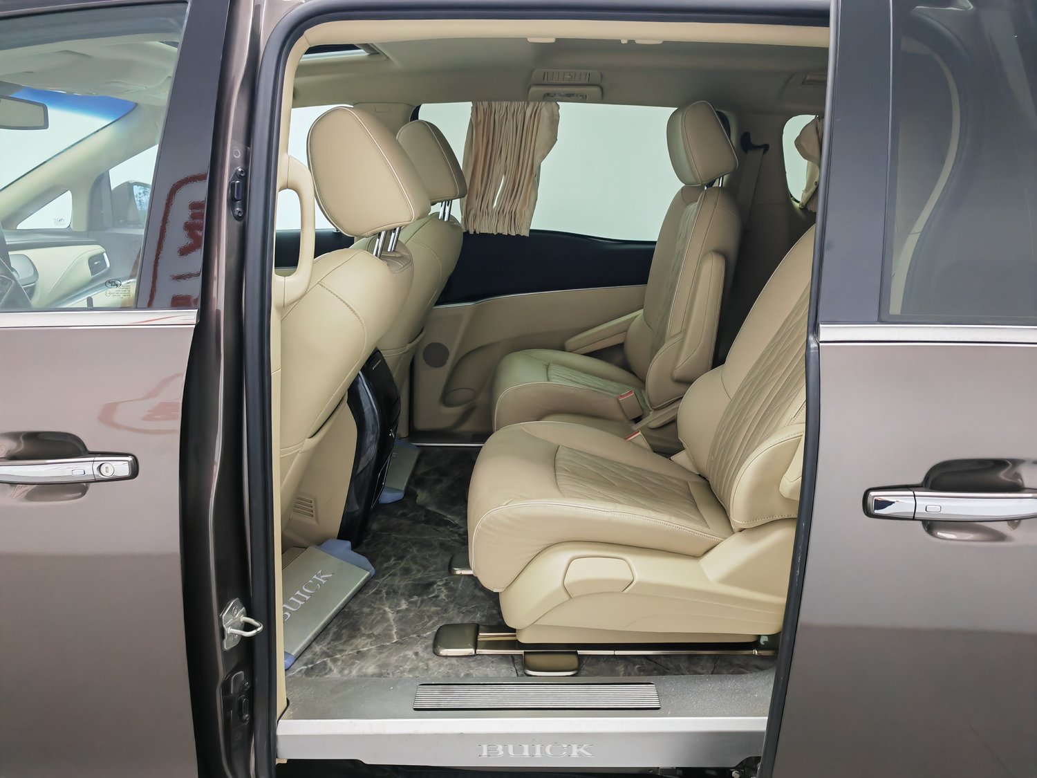 Used Buick GL8 2023 2.0 AT