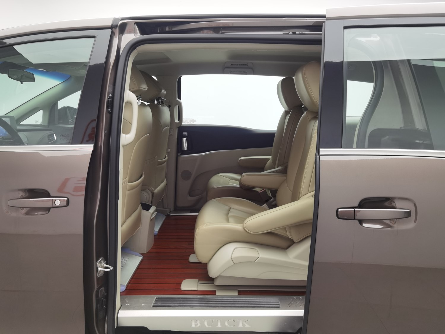 Used Buick GL8 2023 2.0 AT