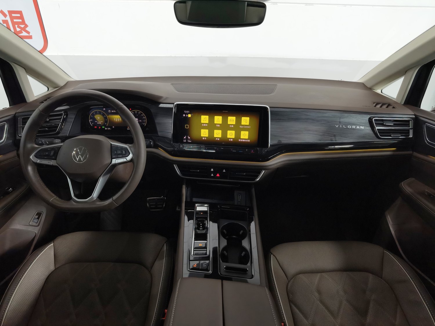Used Volkswagen Viloran 2023 2.0 AT