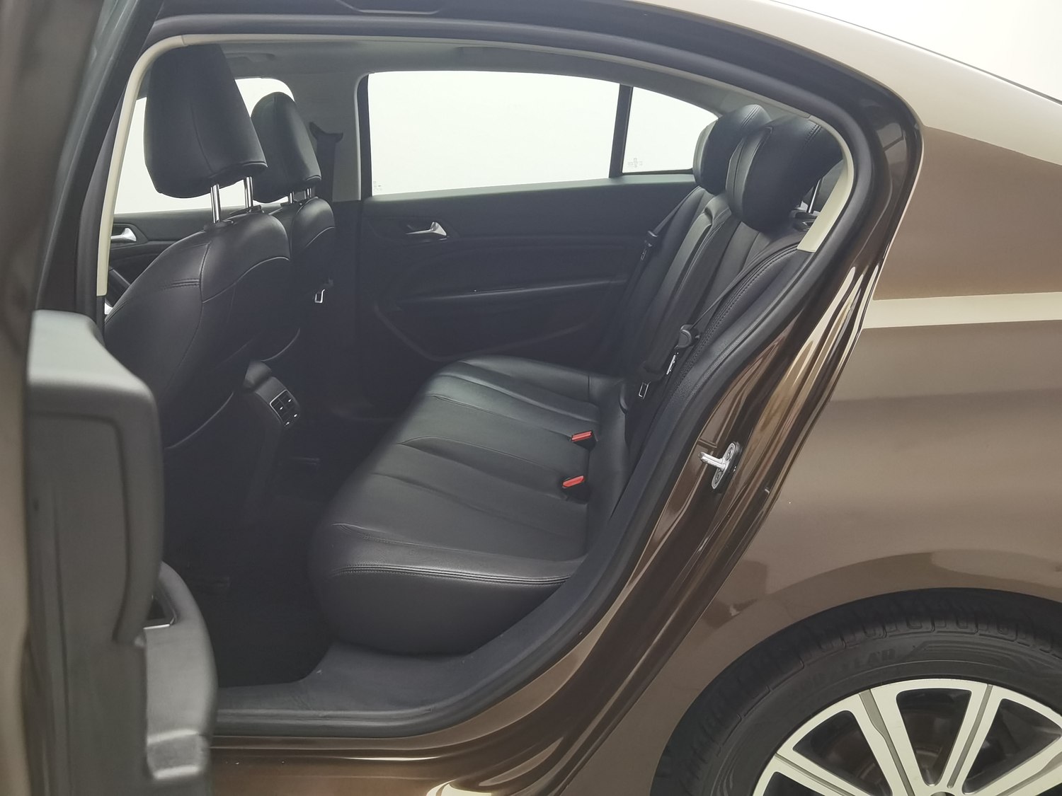Used Peugeot 408 2015 1.2 AT
