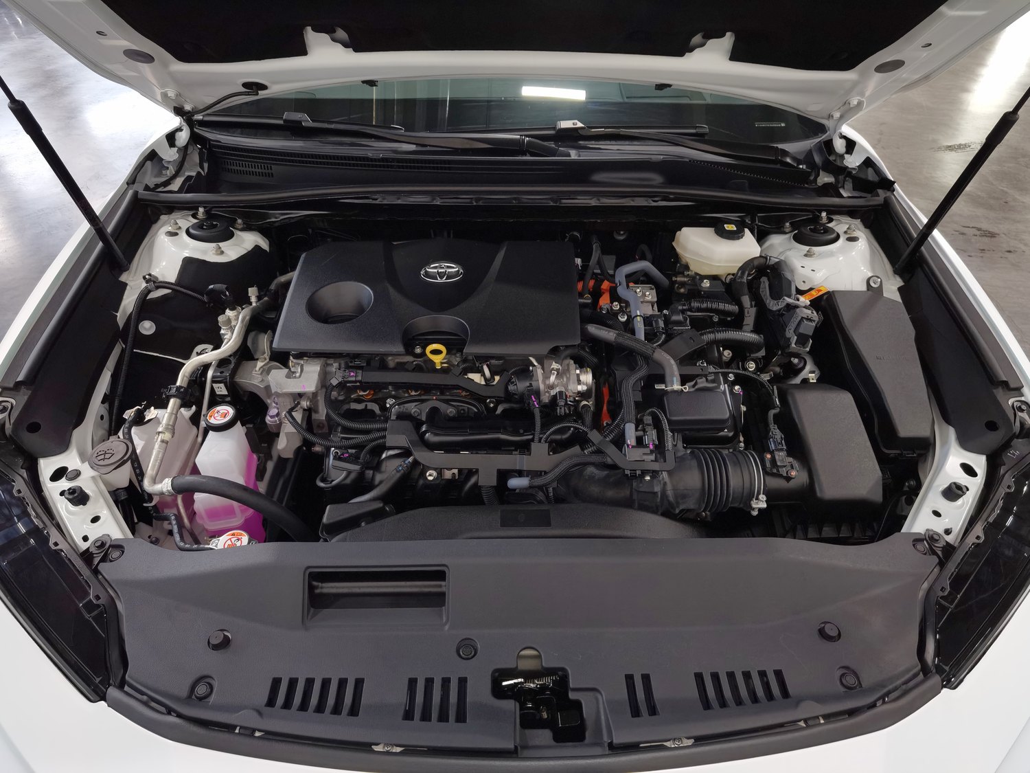 Used Toyota Camry 2024 2.0 AT