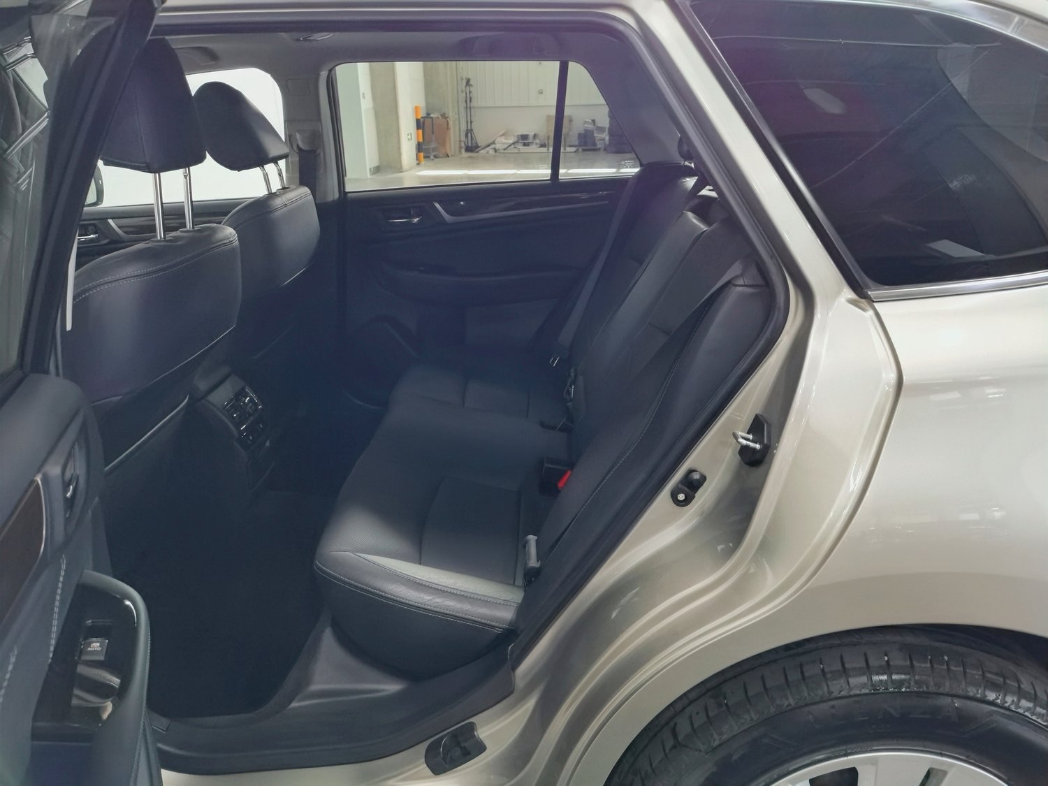 Used Subaru Outback 2016 2.5 AT